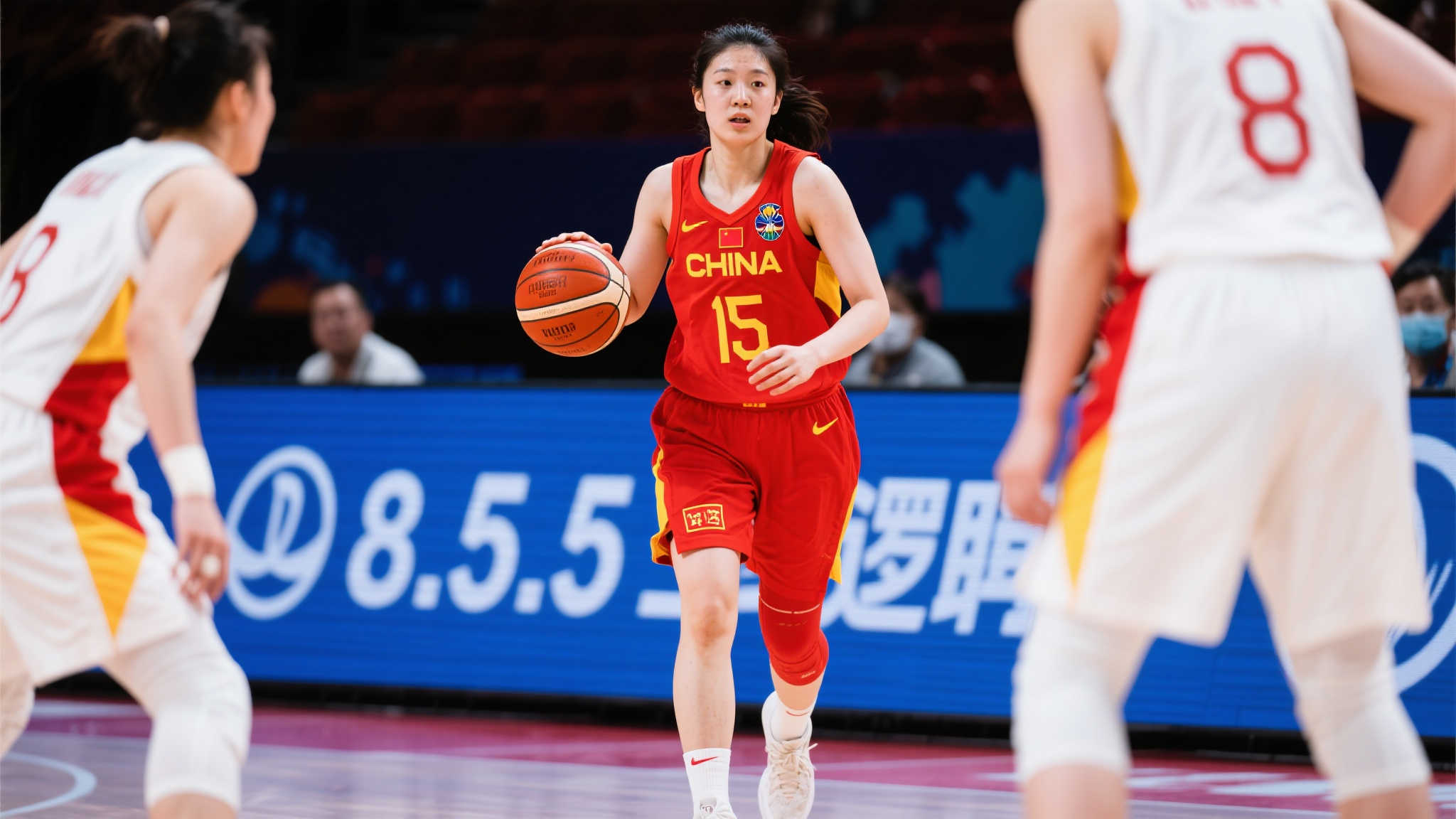 四届助攻王26岁控卫蜕变,中国女篮2米26张子宇完美搭档 每一支成功的篮球队都需要一个优秀的大脑,而这名年仅